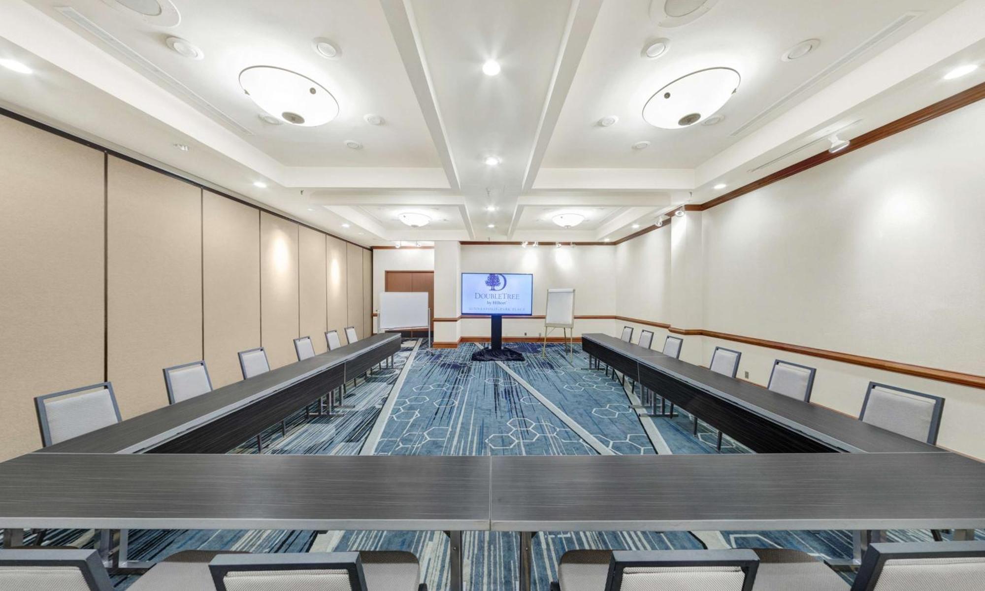 Doubletree By Hilton Minneapolis Park Place Saint Louis Park Εξωτερικό φωτογραφία
